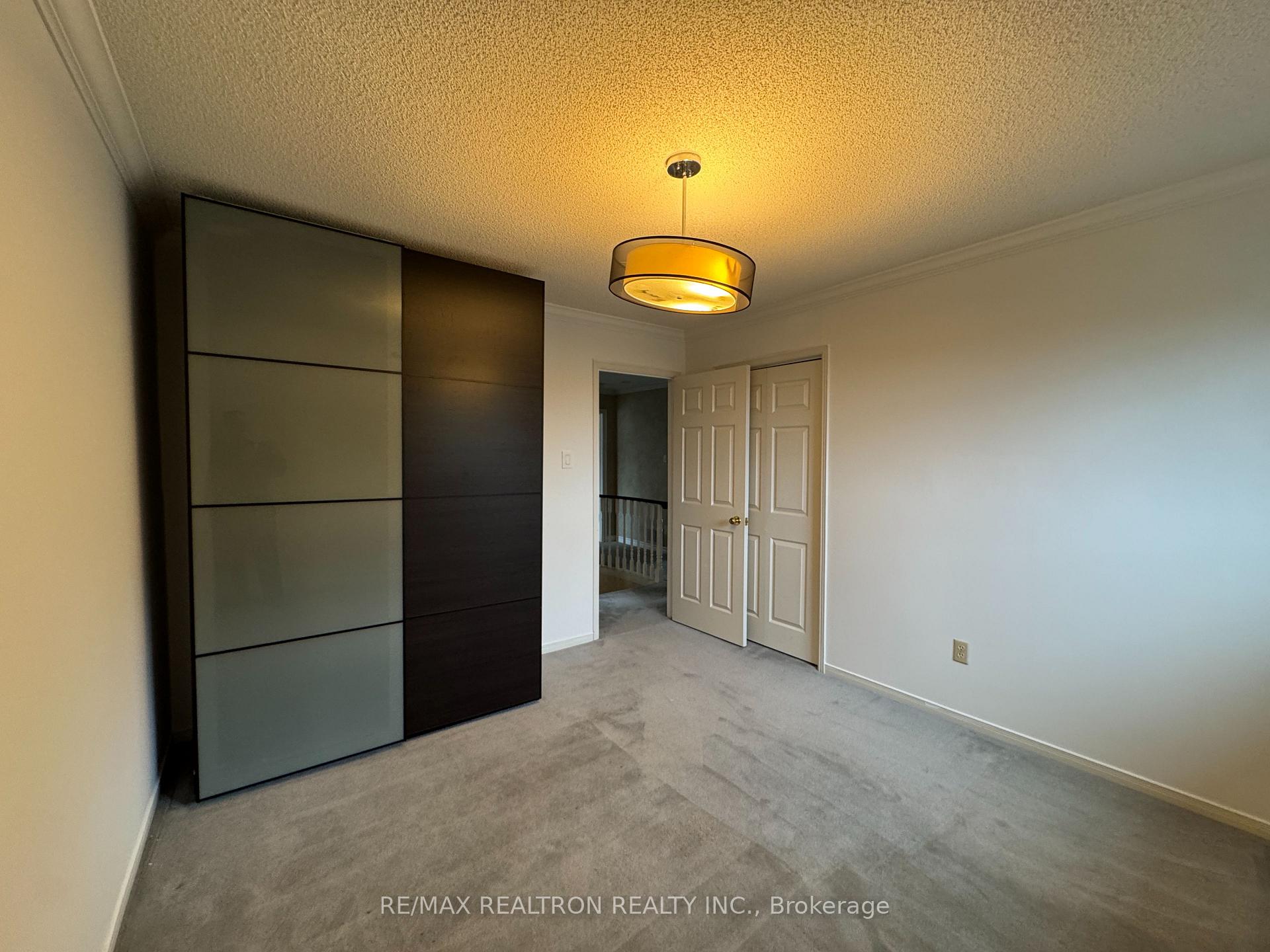 Photo 25 of 21 Kenny Crescent, Barrie, Letitia Heights — HOMEH