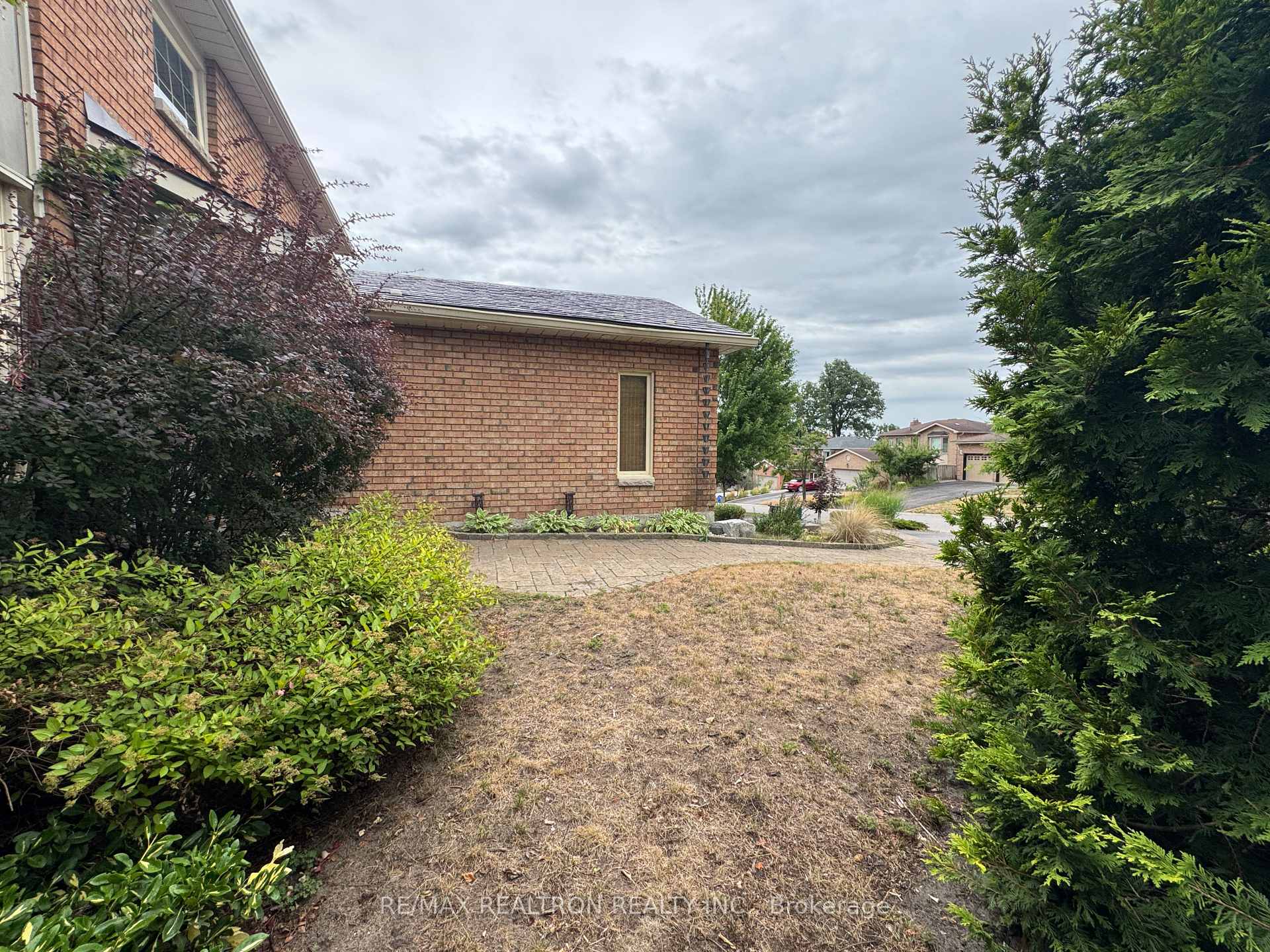 Photo 31 of 21 Kenny Crescent, Barrie, Letitia Heights — HOMEH