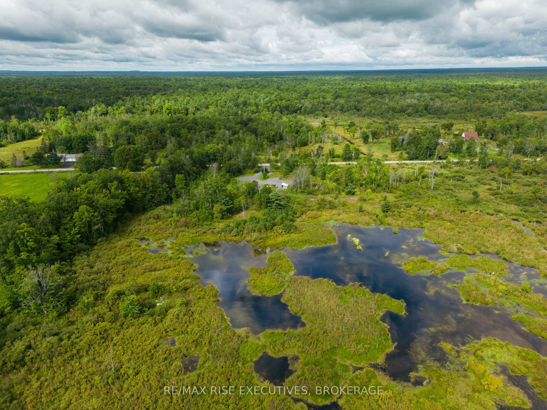 Photo 4 of 1070 Second Lake Road, Central Frontenac, Frontenac Centre — HOMEH