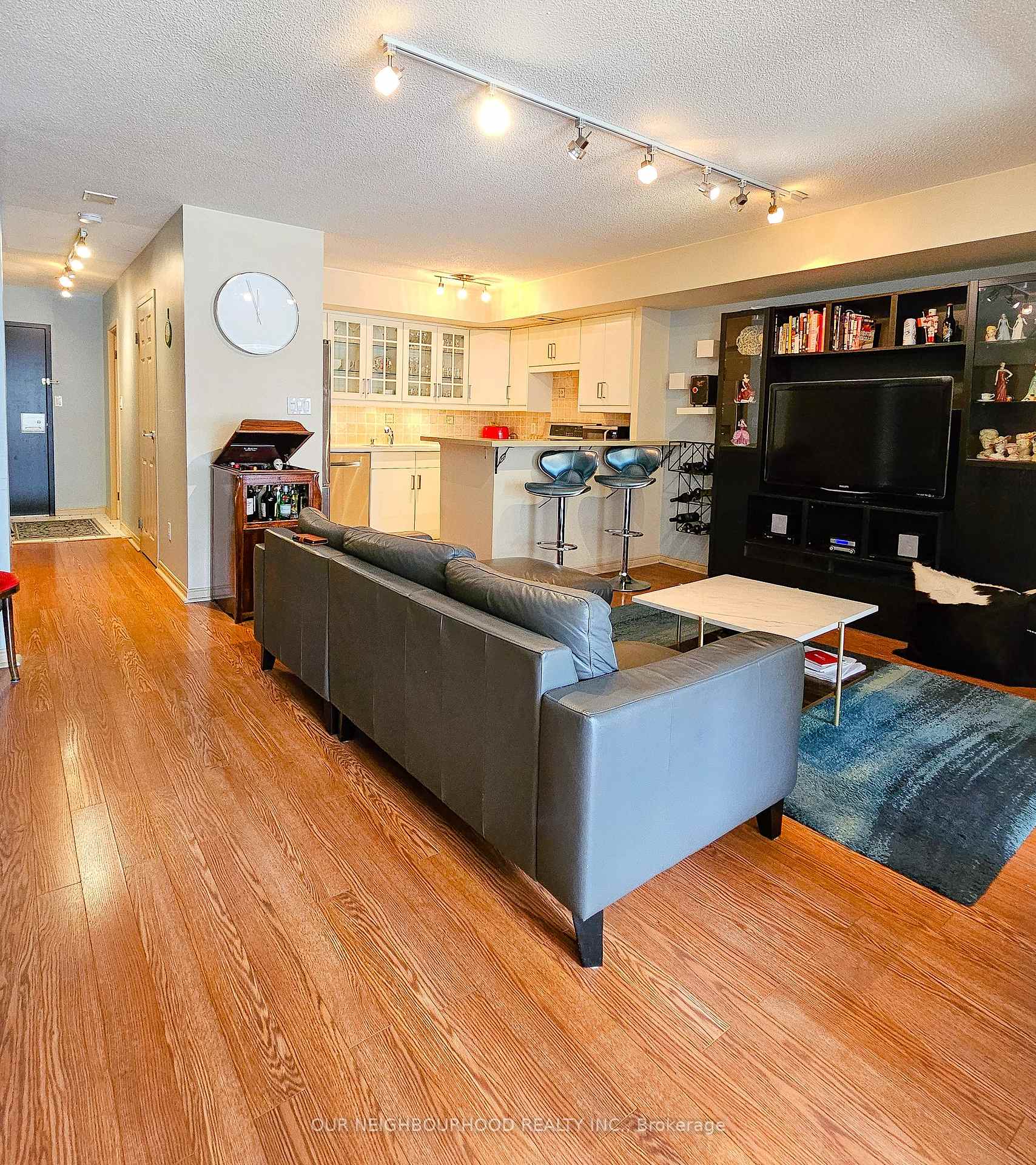 Front of Unit 601, 25 The Esplanade