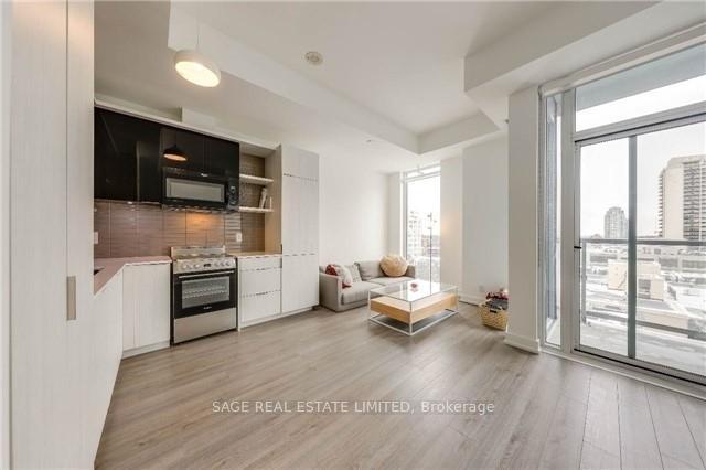 Front of Unit 711, 6 Parkwood Avenue