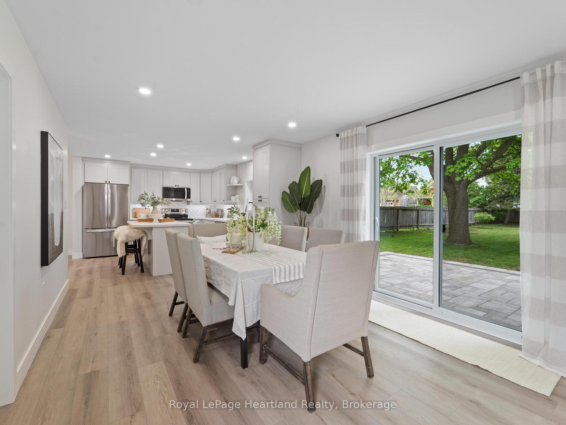 Photo 4 of 137 Palmerston Street, Goderich, Goderich (Town) — HOMEH