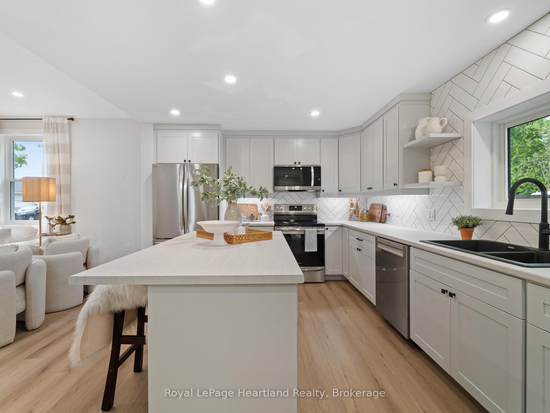 Photo 8 of 137 Palmerston Street, Goderich, Goderich (Town) — HOMEH