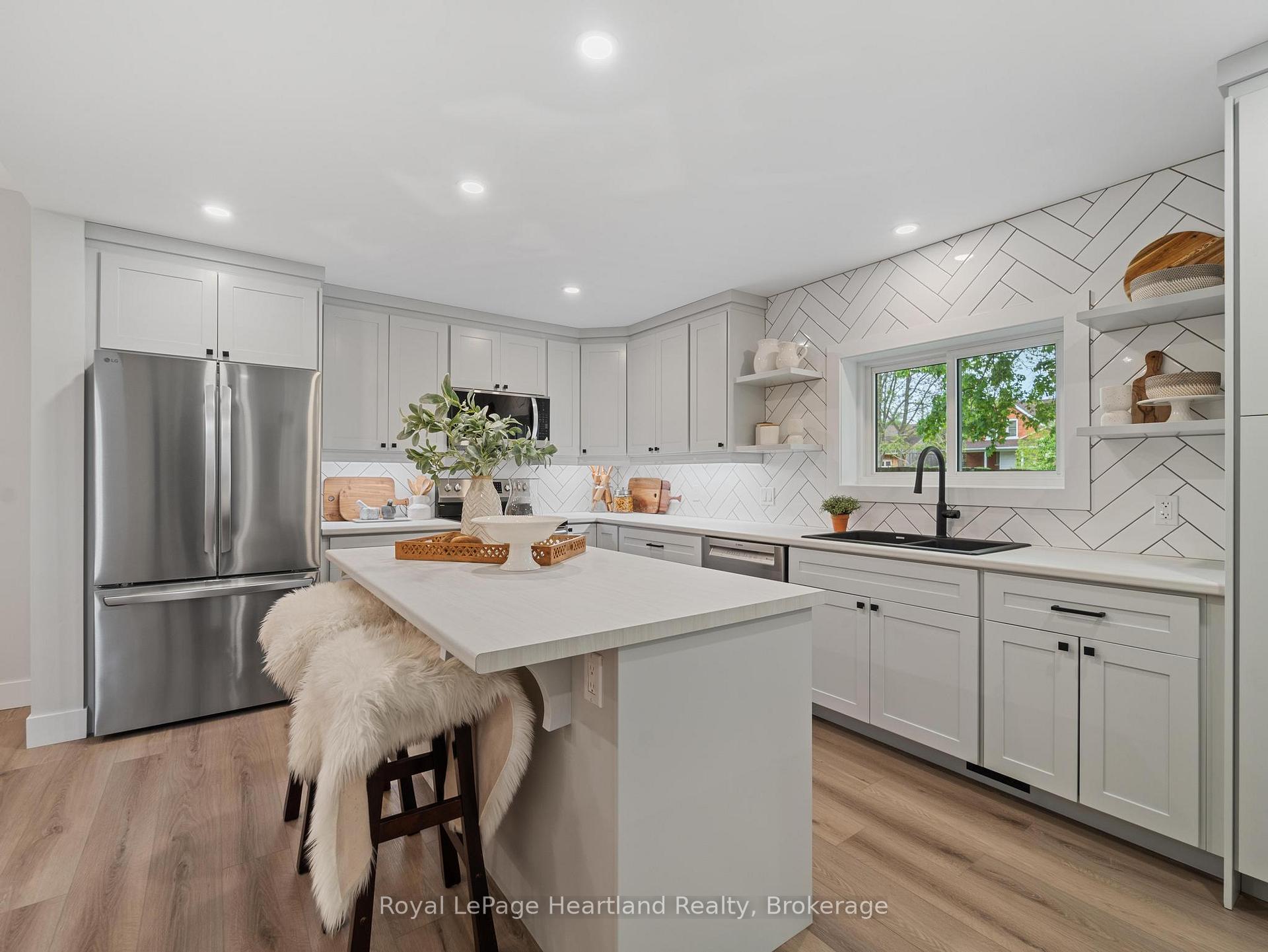 Photo 9 of 137 Palmerston Street, Goderich, Goderich (Town) — HOMEH