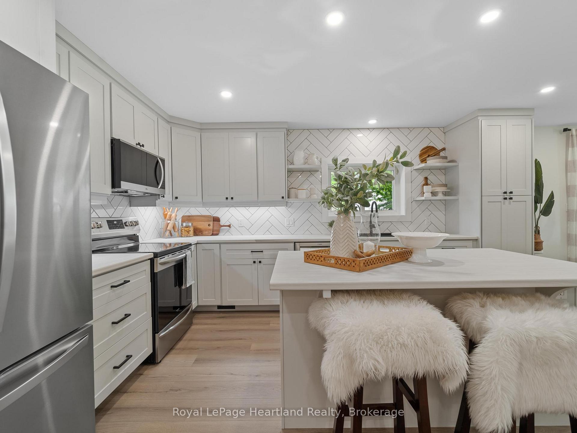 Photo 11 of 137 Palmerston Street, Goderich, Goderich (Town) — HOMEH