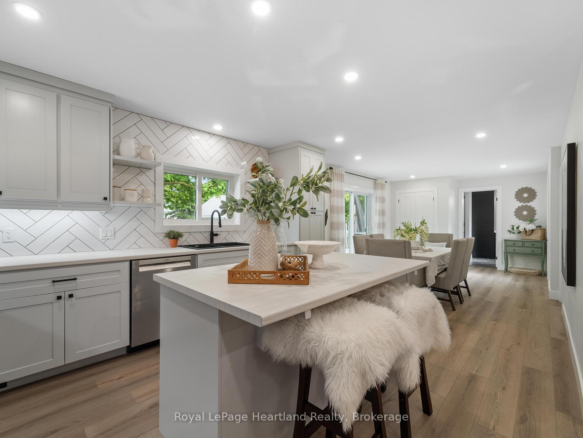 Photo 12 of 137 Palmerston Street, Goderich, Goderich (Town) — HOMEH