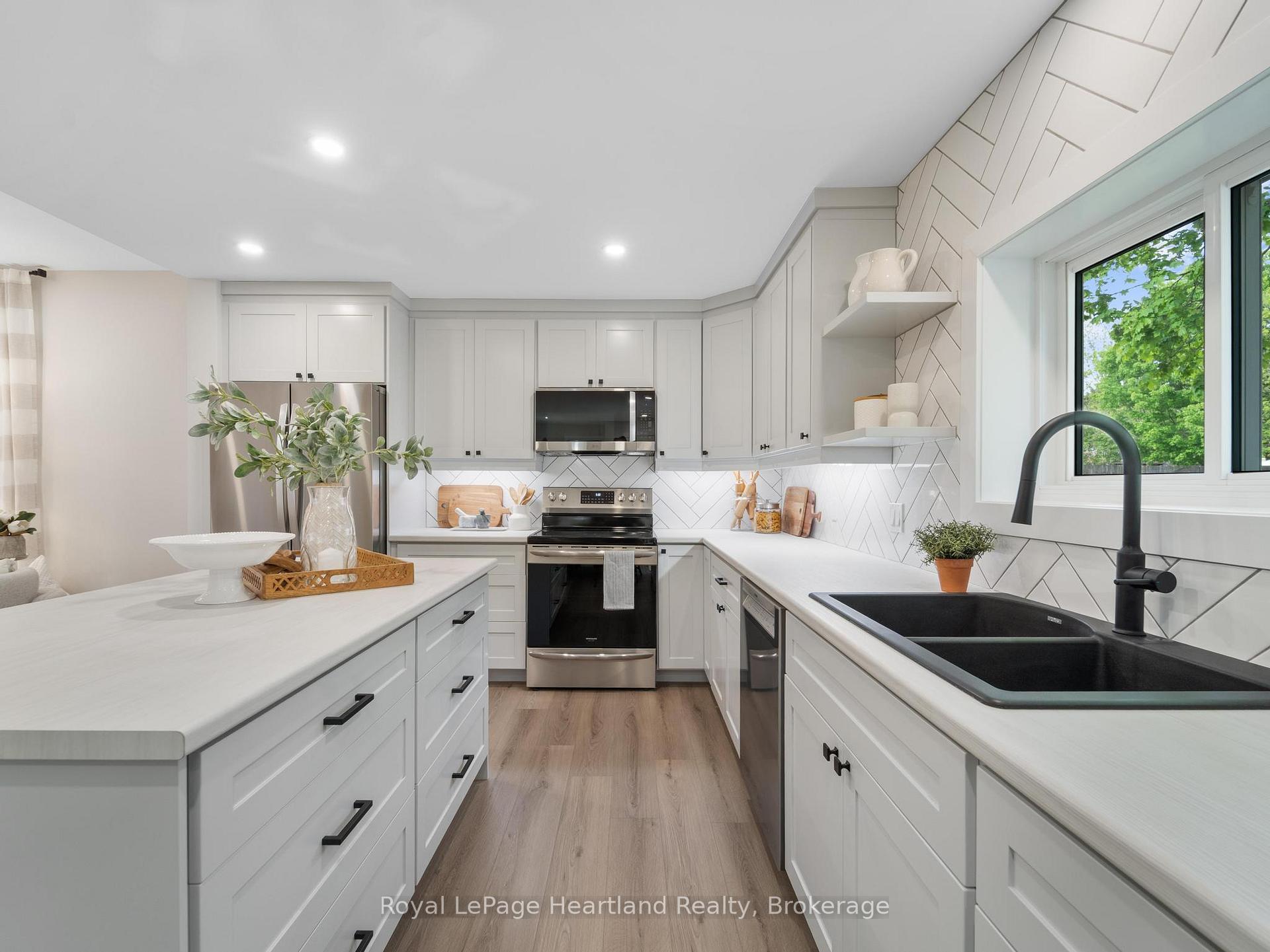 Photo 16 of 137 Palmerston Street, Goderich, Goderich (Town) — HOMEH
