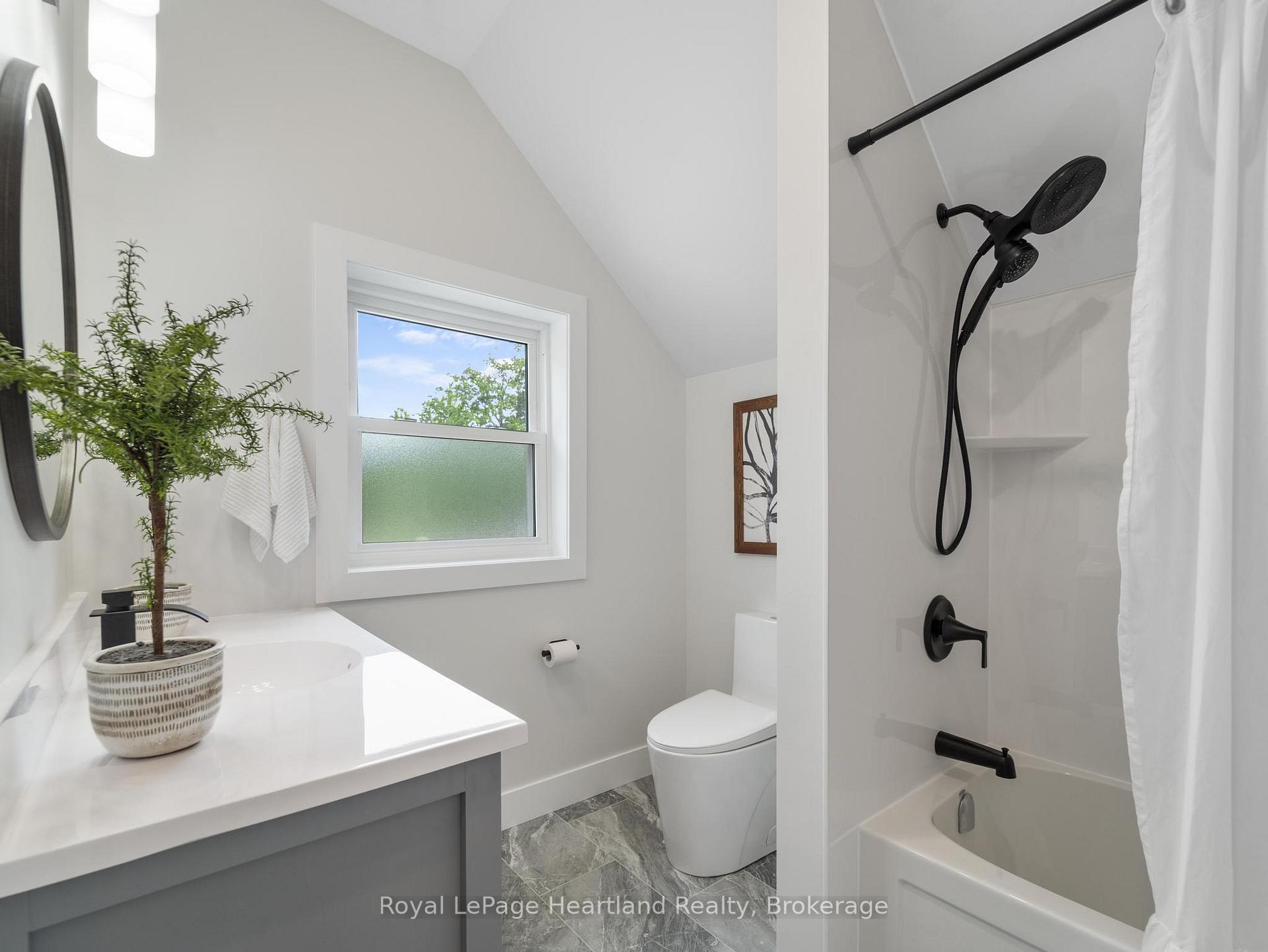 Photo 31 of 137 Palmerston Street, Goderich, Goderich (Town) — HOMEH