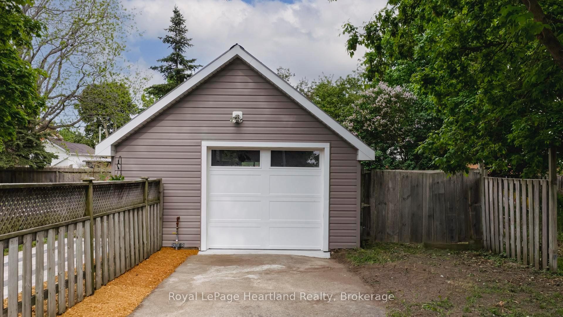 Photo 42 of 137 Palmerston Street, Goderich, Goderich (Town) — HOMEH