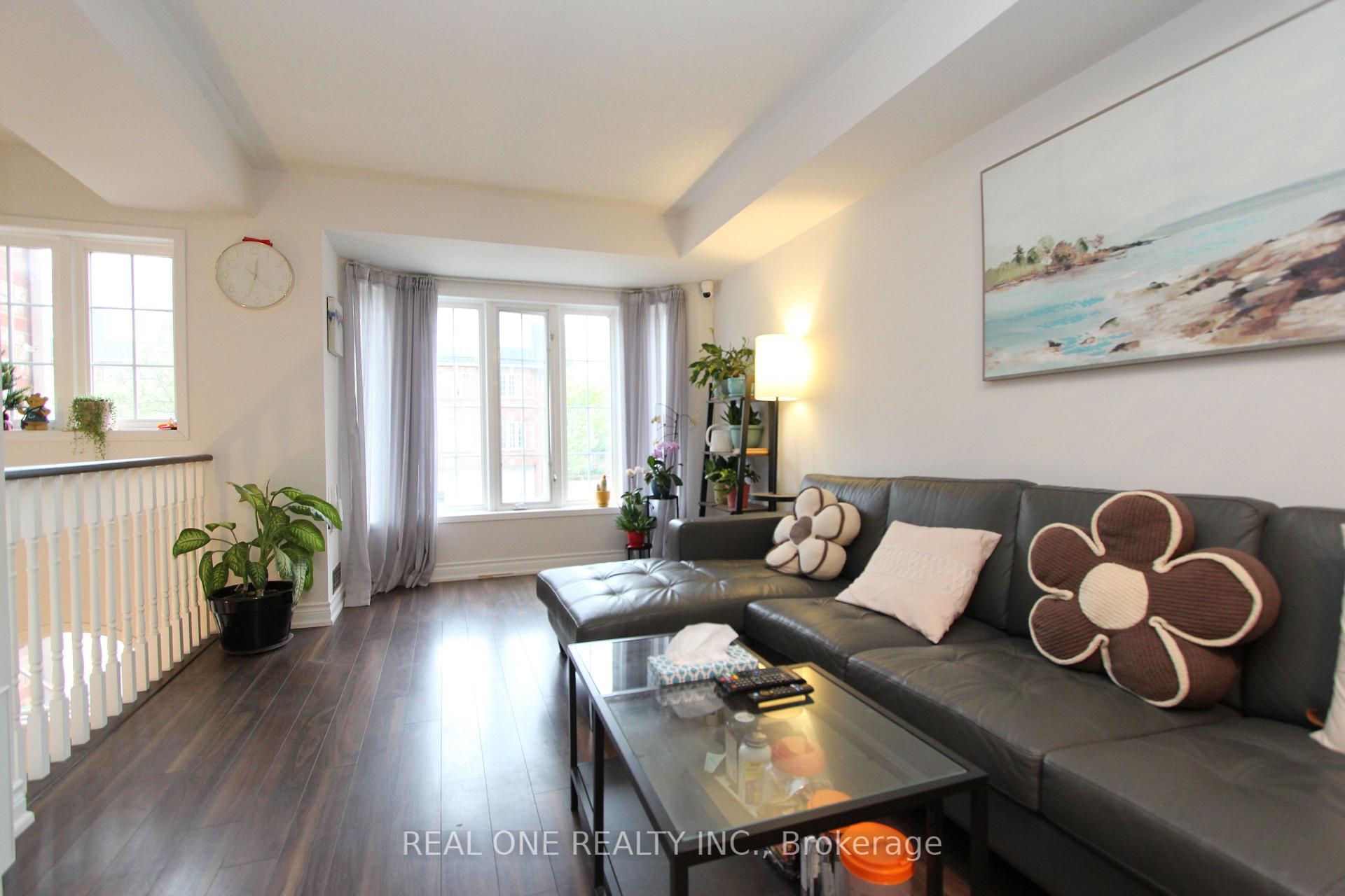 Photo 3 of 43 Bethune Way, Markham, Milliken Mills East — HOMEH