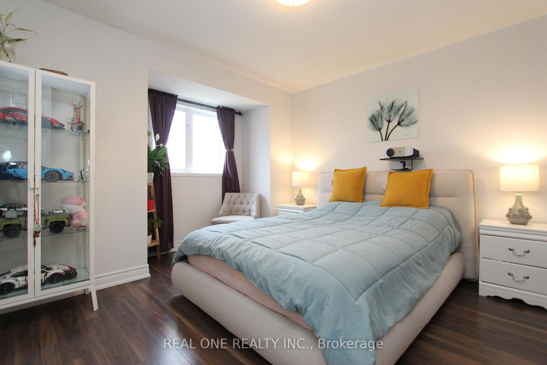 Photo 7 of 43 Bethune Way, Markham, Milliken Mills East — HOMEH