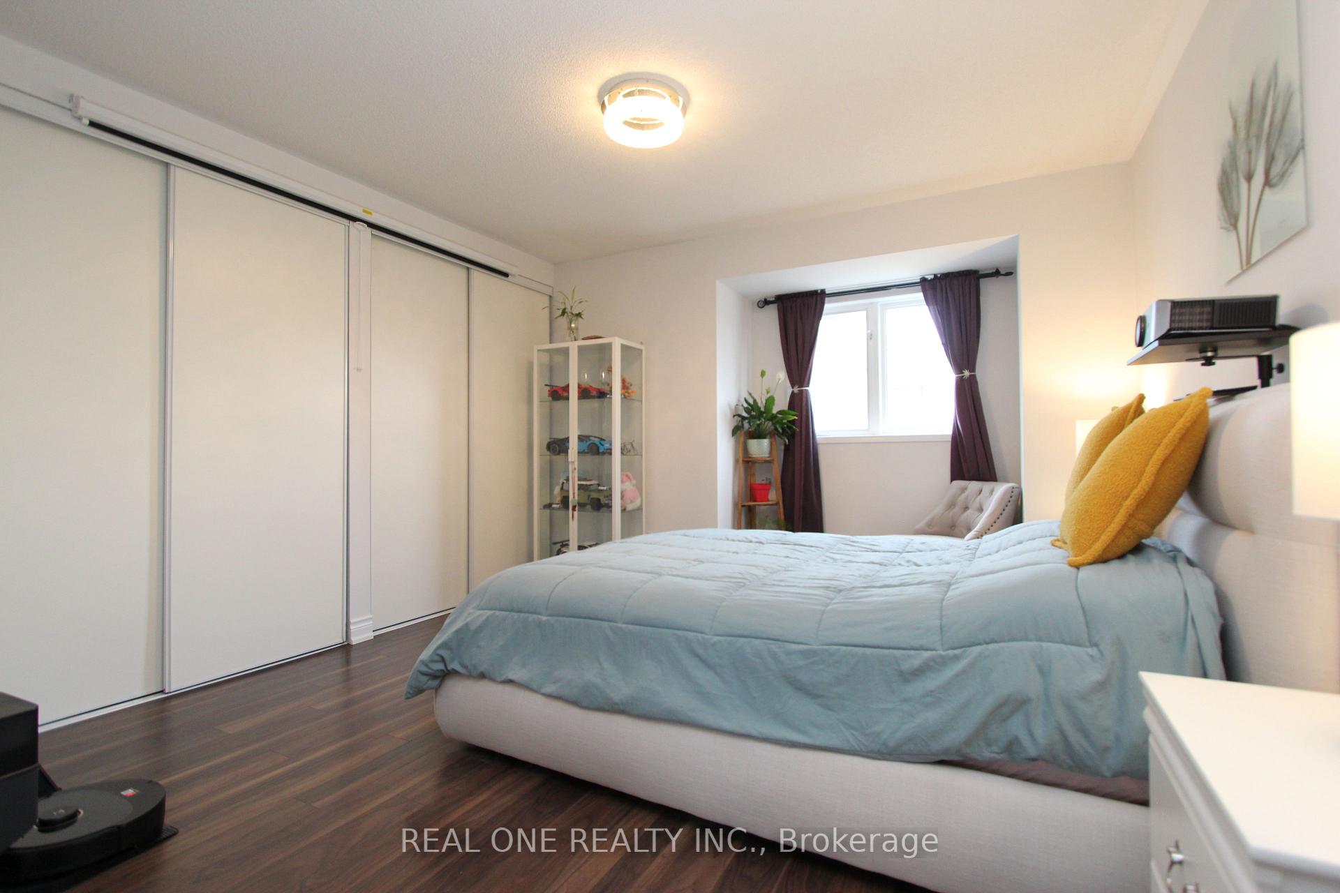 Photo 8 of 43 Bethune Way, Markham, Milliken Mills East — HOMEH