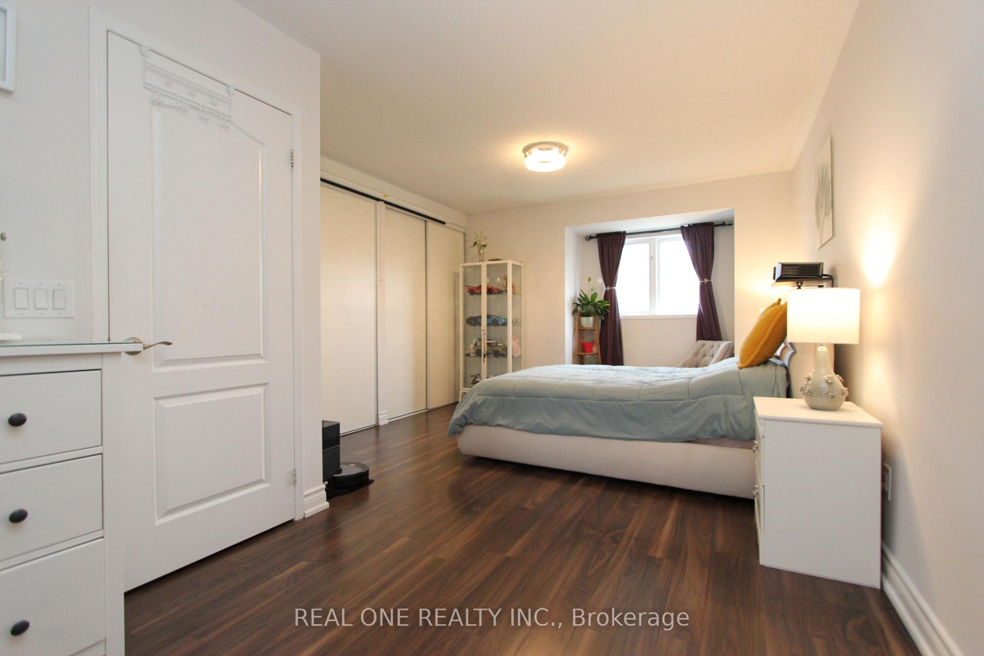 Photo 9 of 43 Bethune Way, Markham, Milliken Mills East — HOMEH