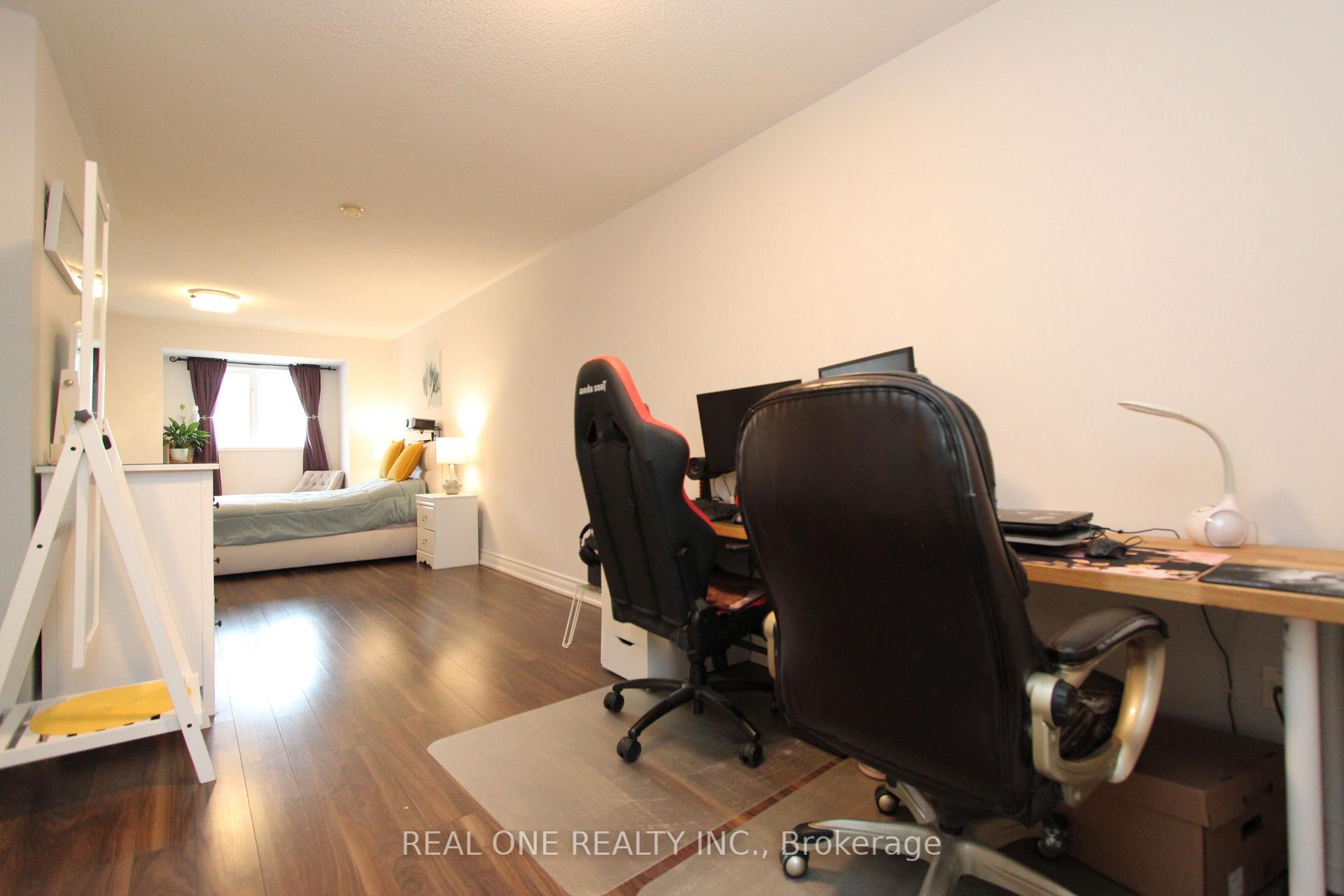 Photo 10 of 43 Bethune Way, Markham, Milliken Mills East — HOMEH