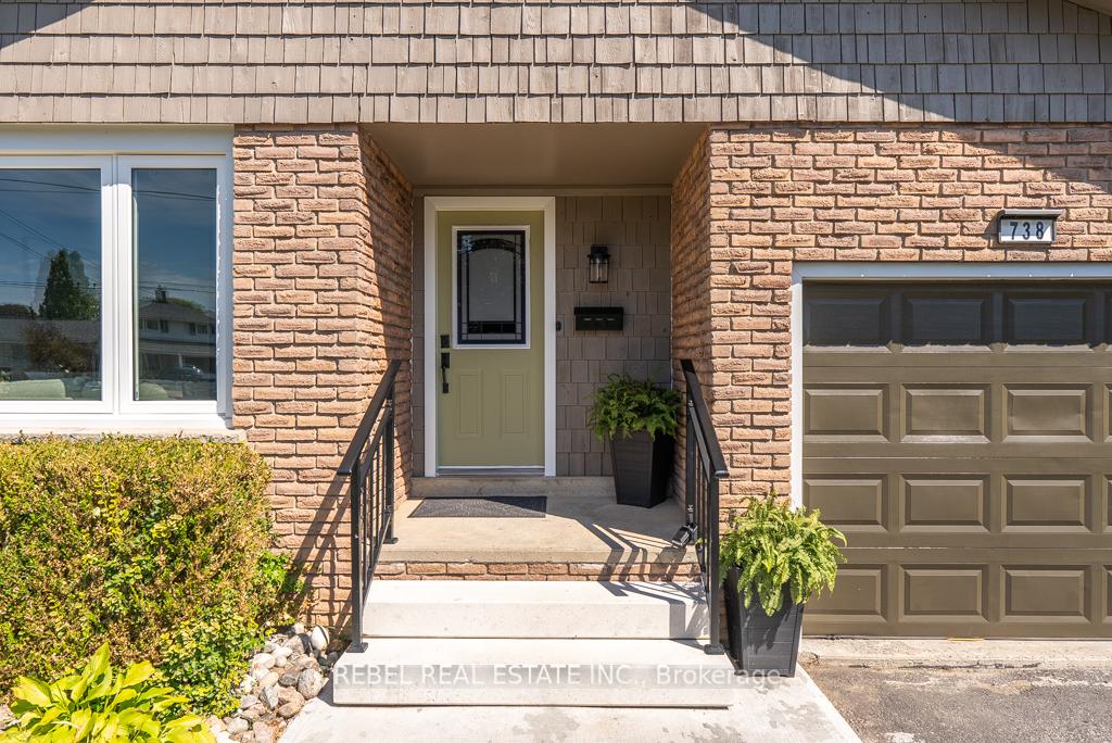Photo 3 of 738 Spragge Crescent, Cobourg — HOMEH