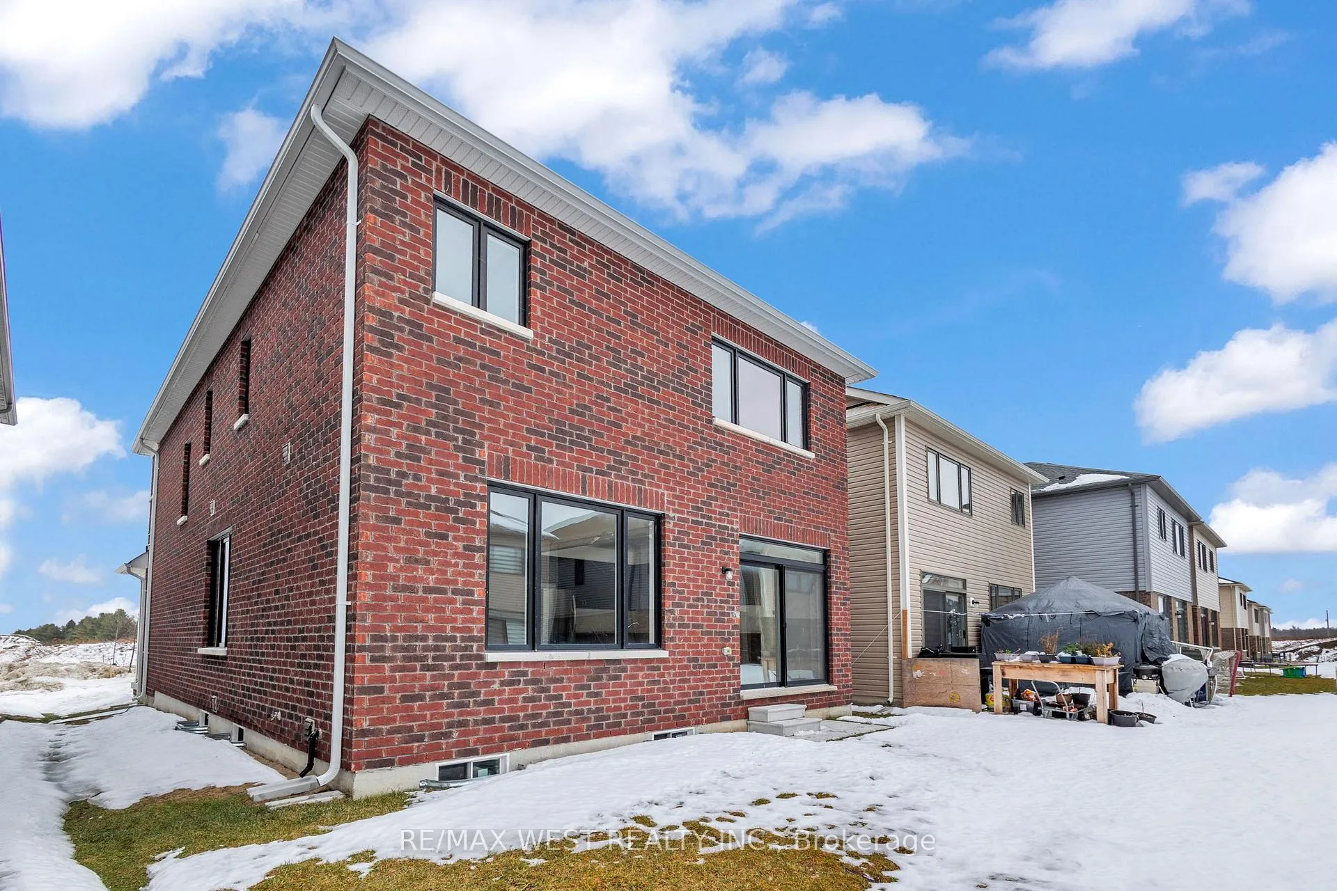 Photo 48 of 195 Terry Fox Drive, Barrie, Rural Barrie Southeast — HOMEH