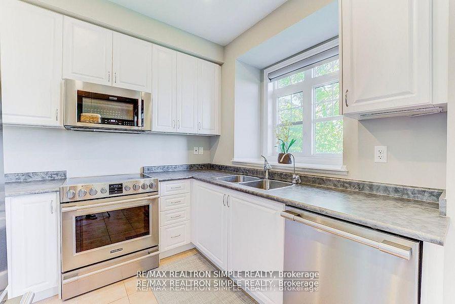 Photo 12 of 120 Roy Grove Way, Markham, Greensborough — HOMEH