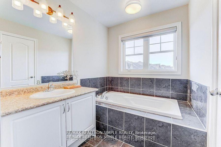 Photo 17 of 120 Roy Grove Way, Markham, Greensborough — HOMEH