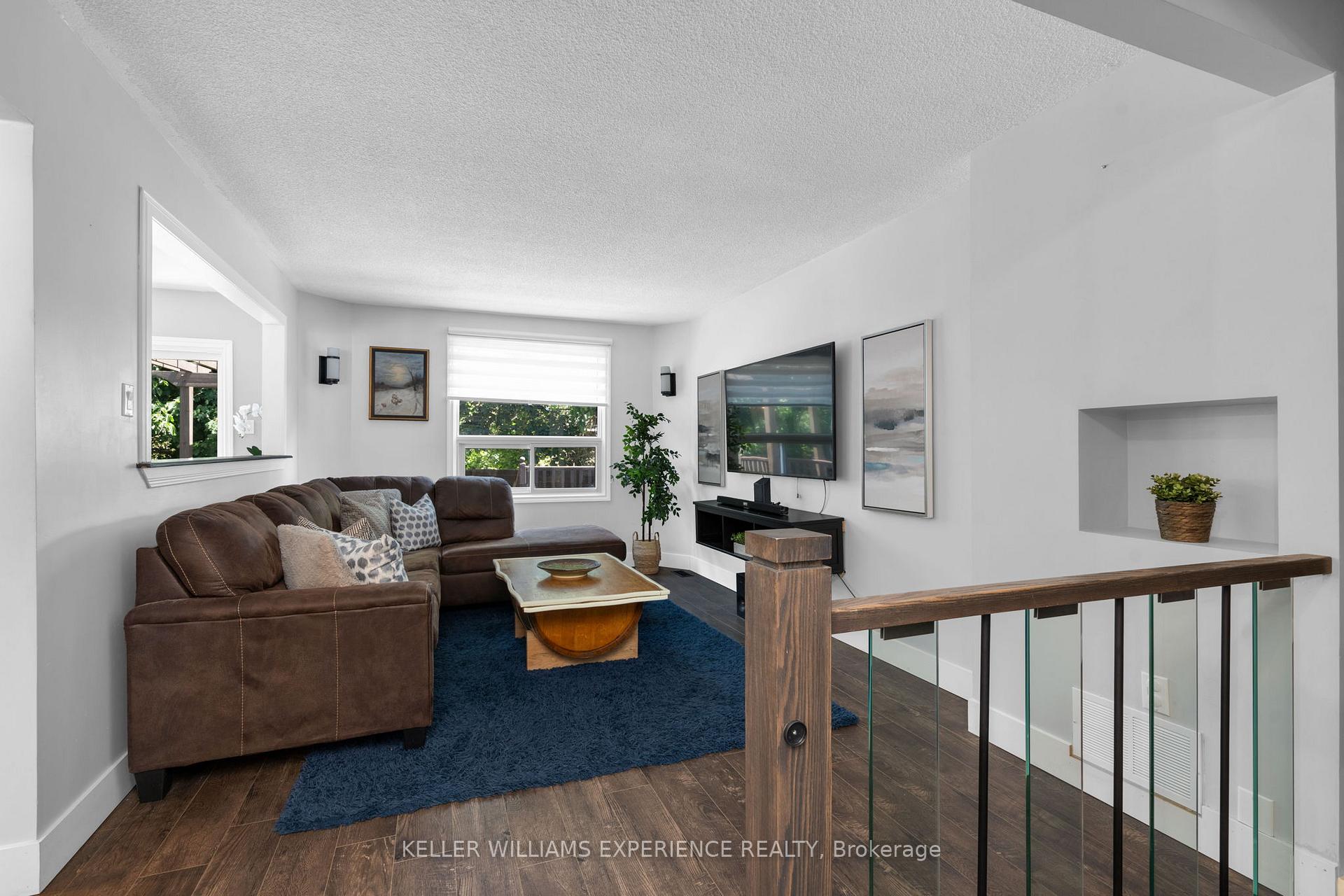 Photo 4 of 50 Rosenfeld Drive, Barrie, Grove East — HOMEH
