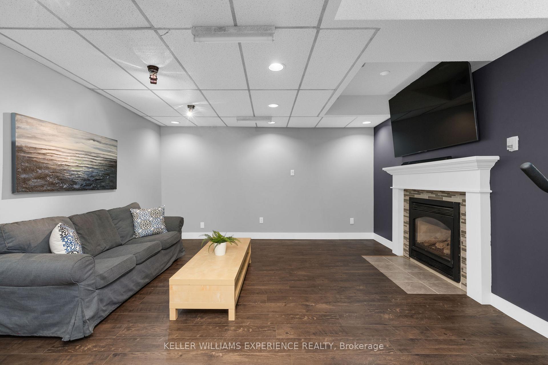 Photo 15 of 50 Rosenfeld Drive, Barrie, Grove East — HOMEH
