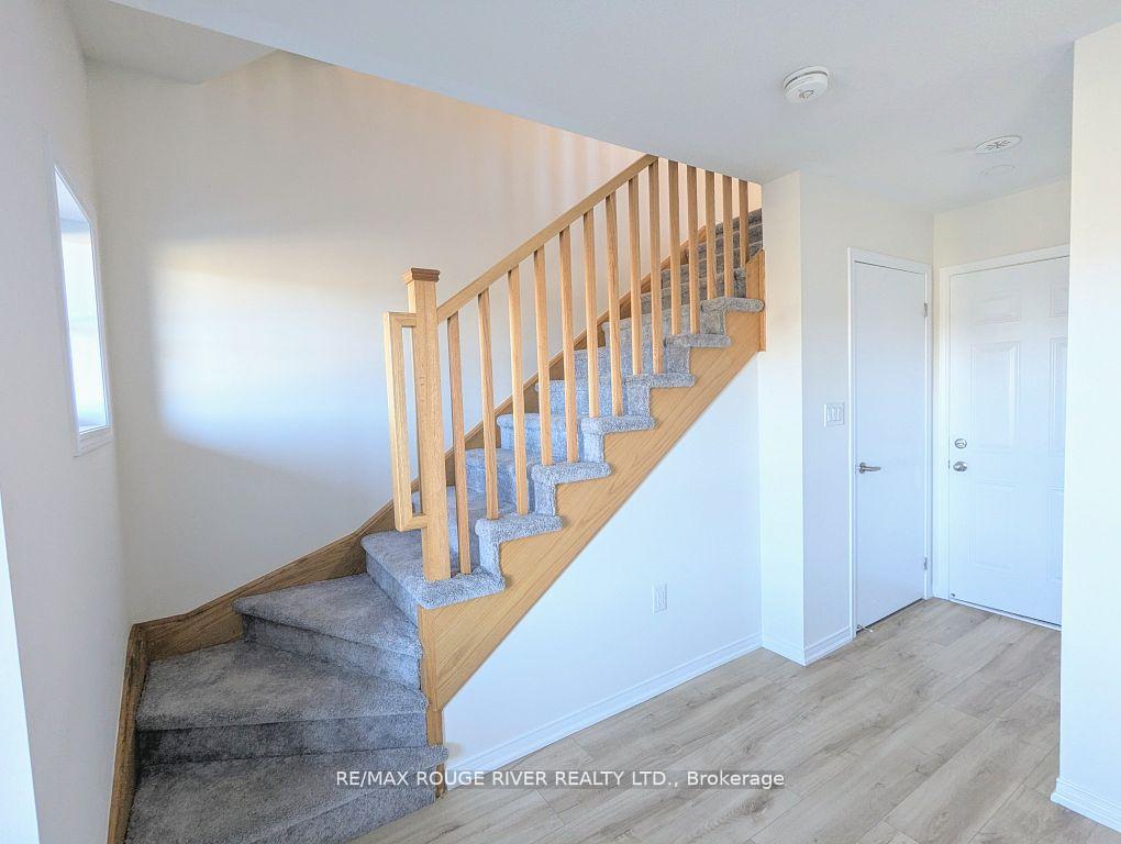 Photo 3 of 22 Jerome Way, Clarington, Bowmanville — HOMEH