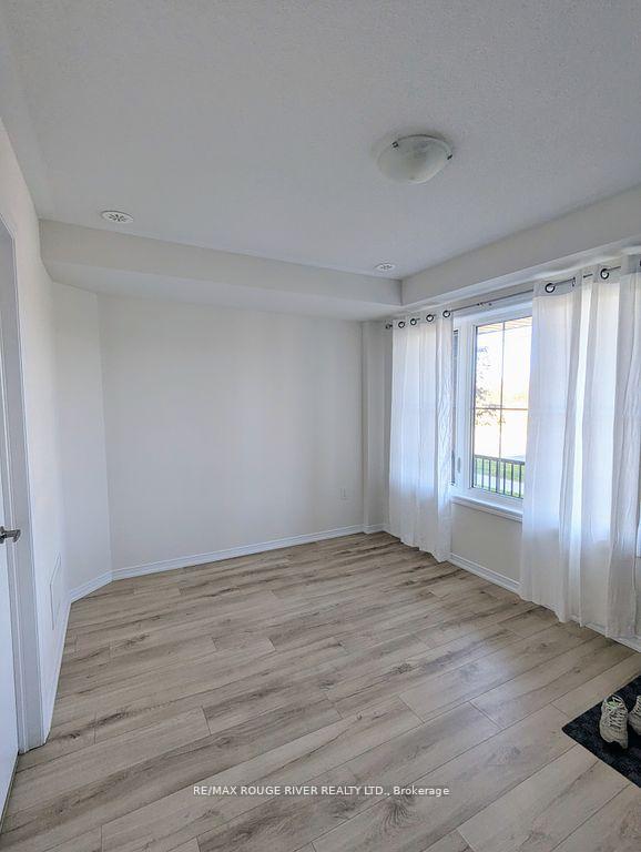 Photo 4 of 22 Jerome Way, Clarington, Bowmanville — HOMEH