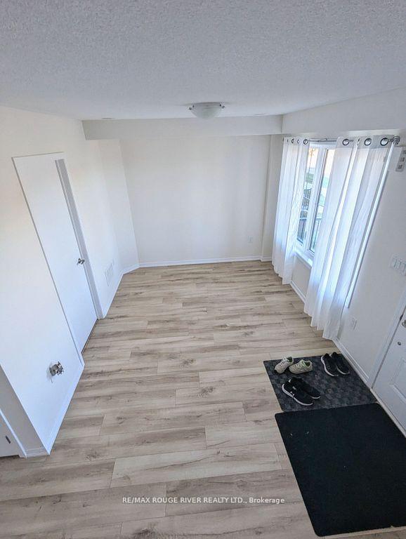 Photo 5 of 22 Jerome Way, Clarington, Bowmanville — HOMEH
