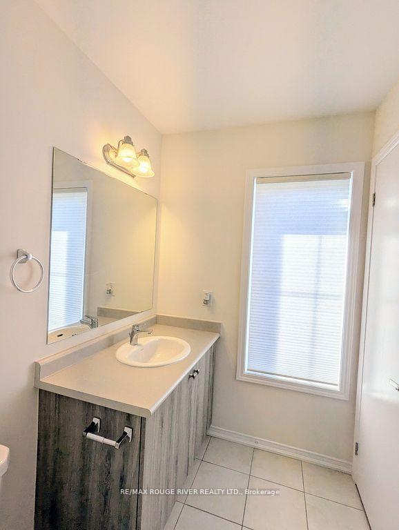 Photo 8 of 22 Jerome Way, Clarington, Bowmanville — HOMEH