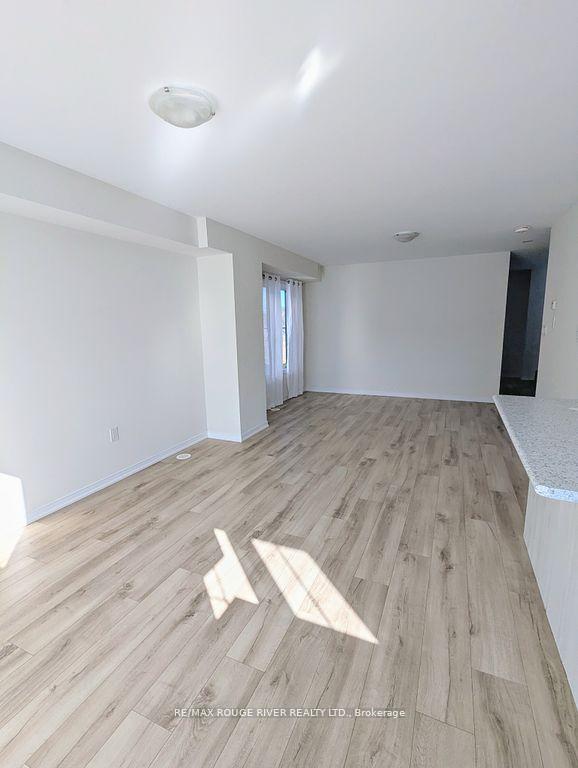 Photo 15 of 22 Jerome Way, Clarington, Bowmanville — HOMEH