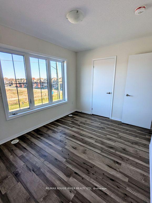 Photo 23 of 22 Jerome Way, Clarington, Bowmanville — HOMEH