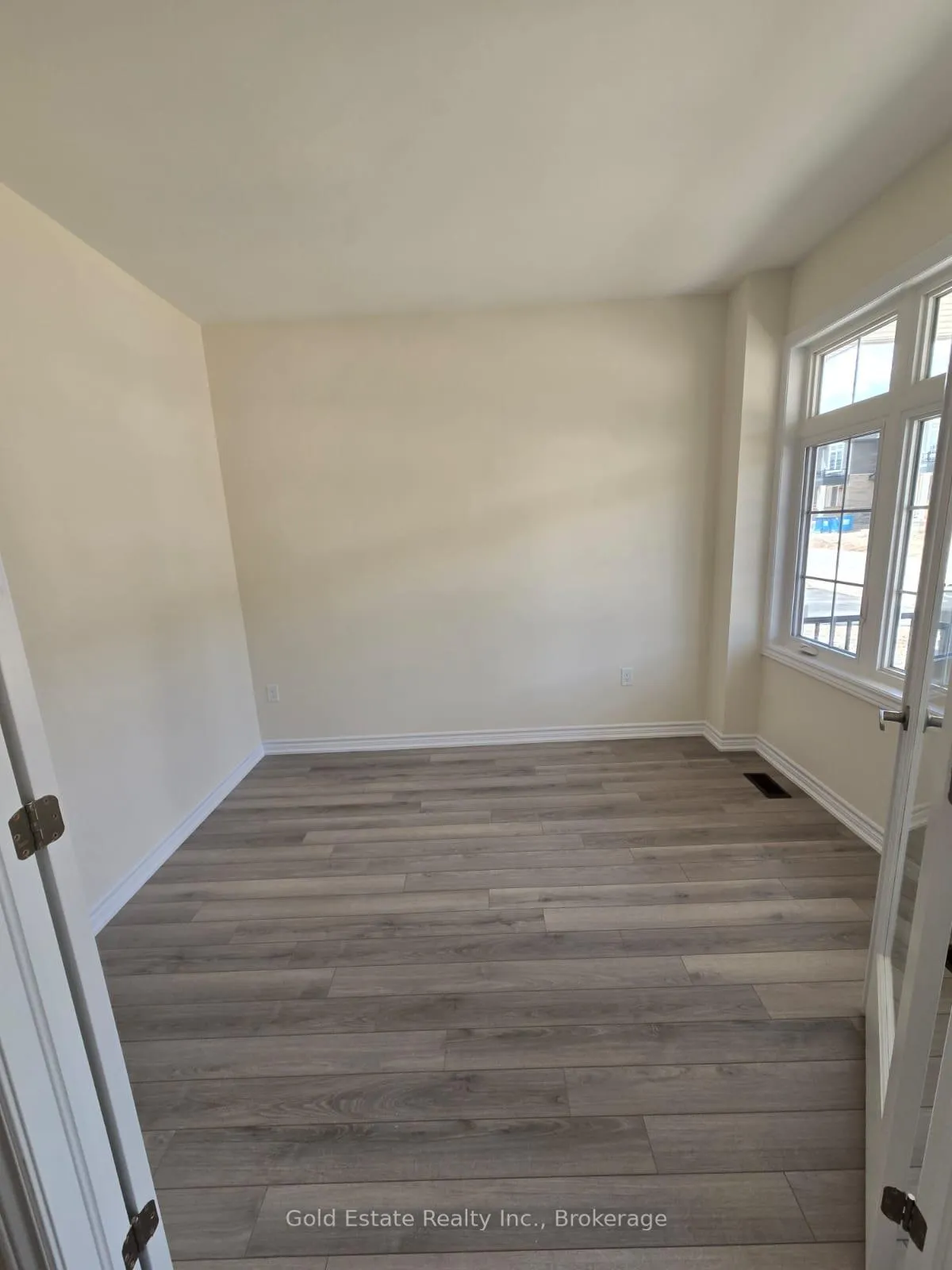 Photo 35 of 135 Mcgill Avenue, Kitchener, Mill Courtland Woodside Park — HOMEH