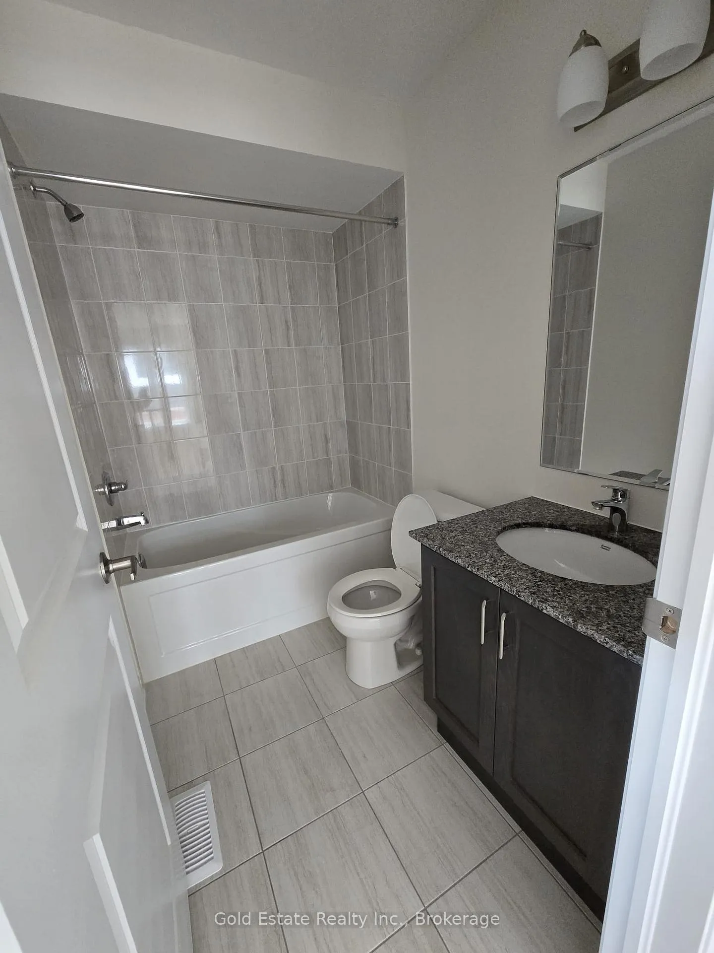 Photo 91 of 135 Mcgill Avenue, Kitchener, Mill Courtland Woodside Park — HOMEH