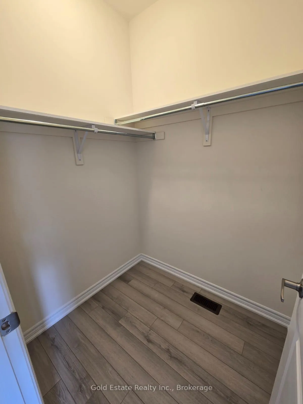 Photo 149 of 135 Mcgill Avenue, Kitchener, Mill Courtland Woodside Park — HOMEH