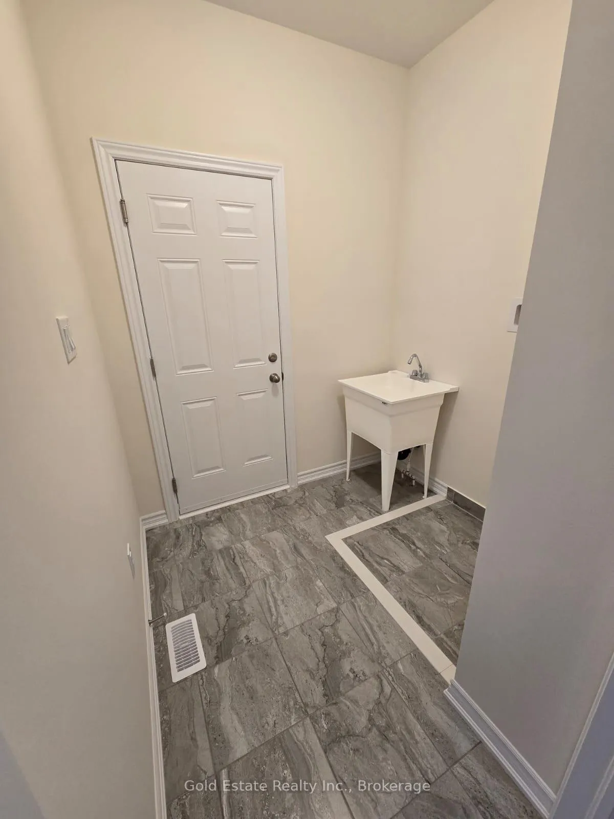 Photo 154 of 135 Mcgill Avenue, Kitchener, Mill Courtland Woodside Park — HOMEH
