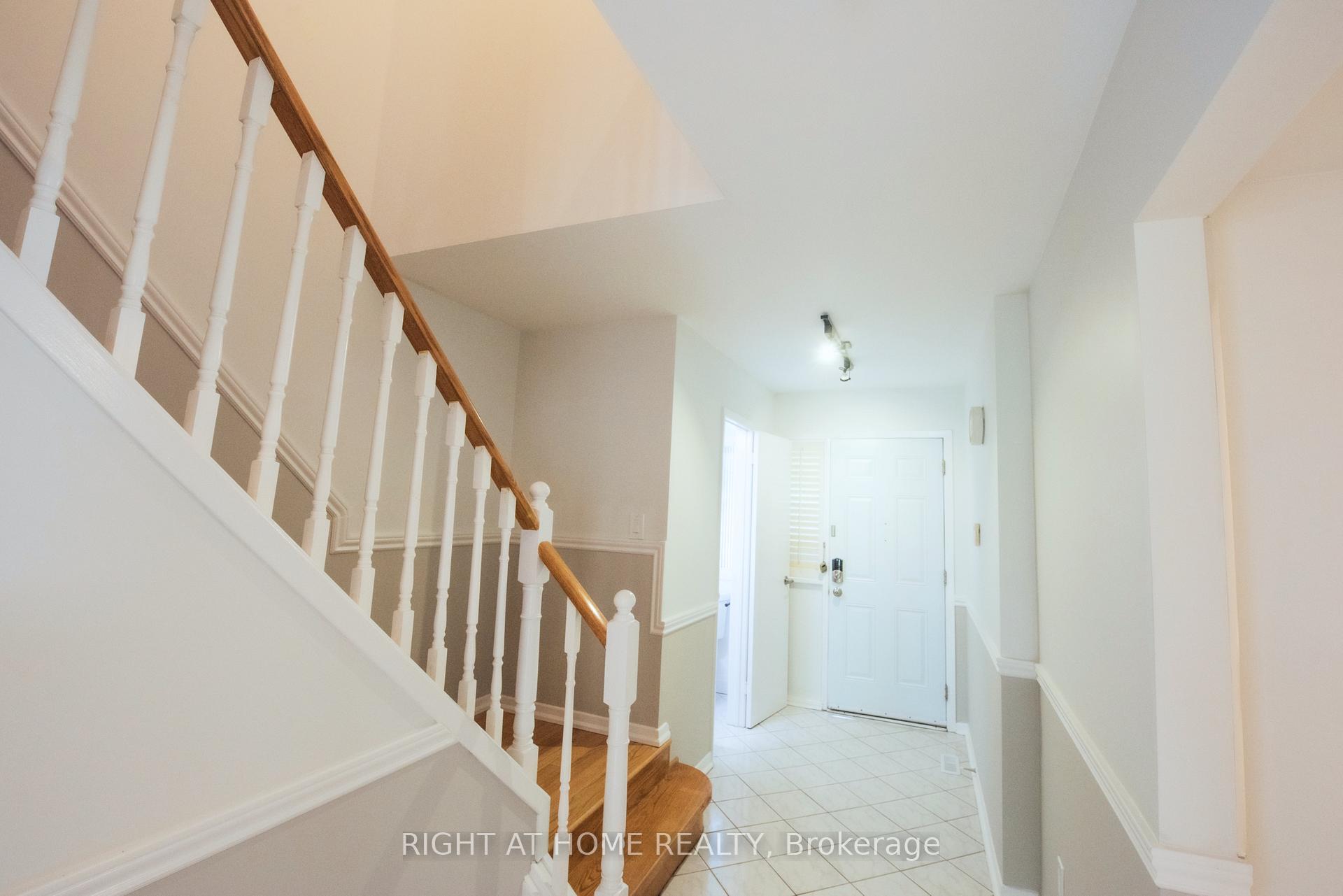 Photo 4 of 240 Simonston Boulevard, Markham, German Mills — HOMEH