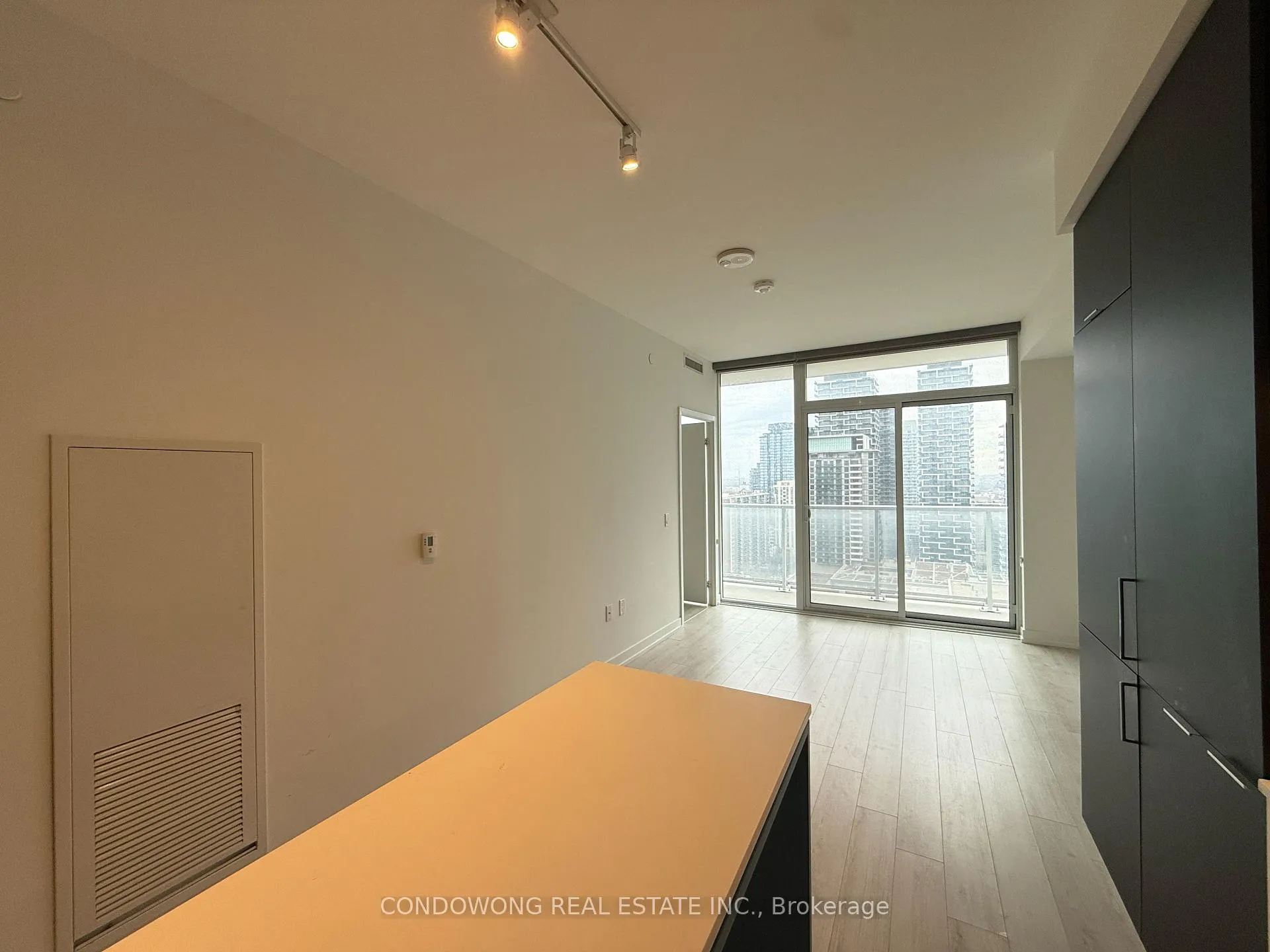 Photo 2 of Unit 1905, 33 Helendale Avenue, Toronto, Yonge-Eglinton — HOMEH