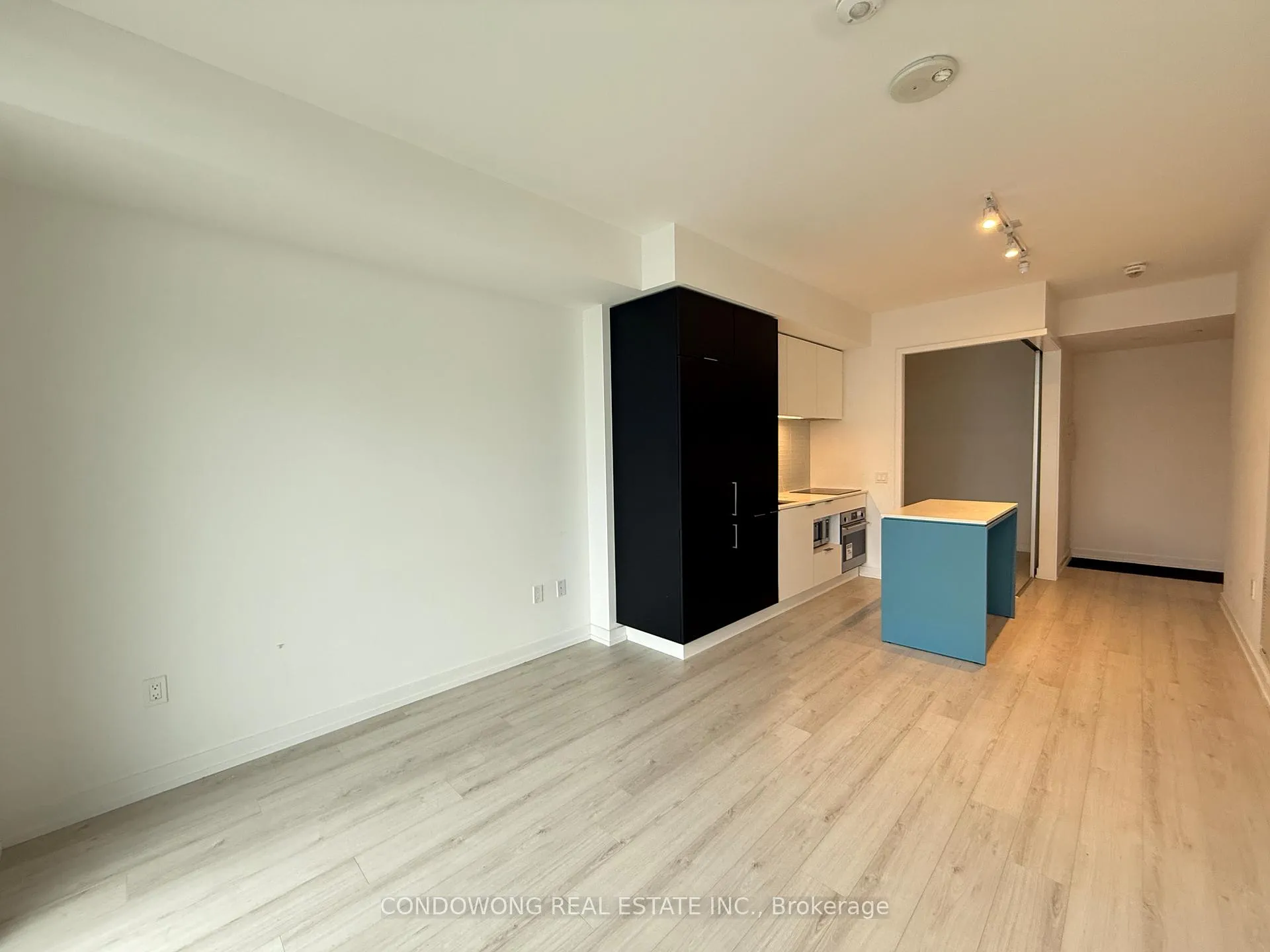 Photo 3 of Unit 1905, 33 Helendale Avenue, Toronto, Yonge-Eglinton — HOMEH