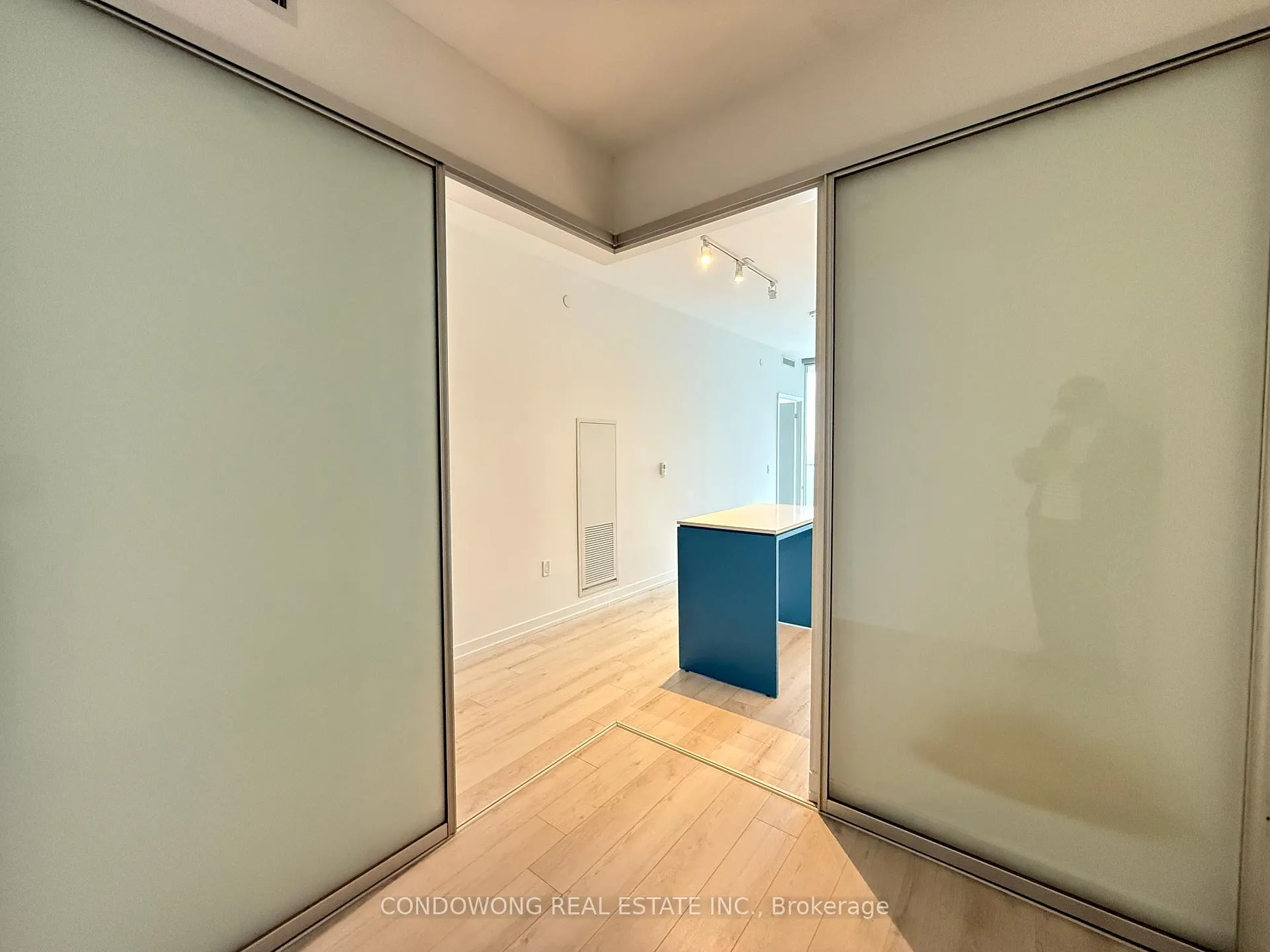 Photo 7 of Unit 1905, 33 Helendale Avenue, Toronto, Yonge-Eglinton — HOMEH