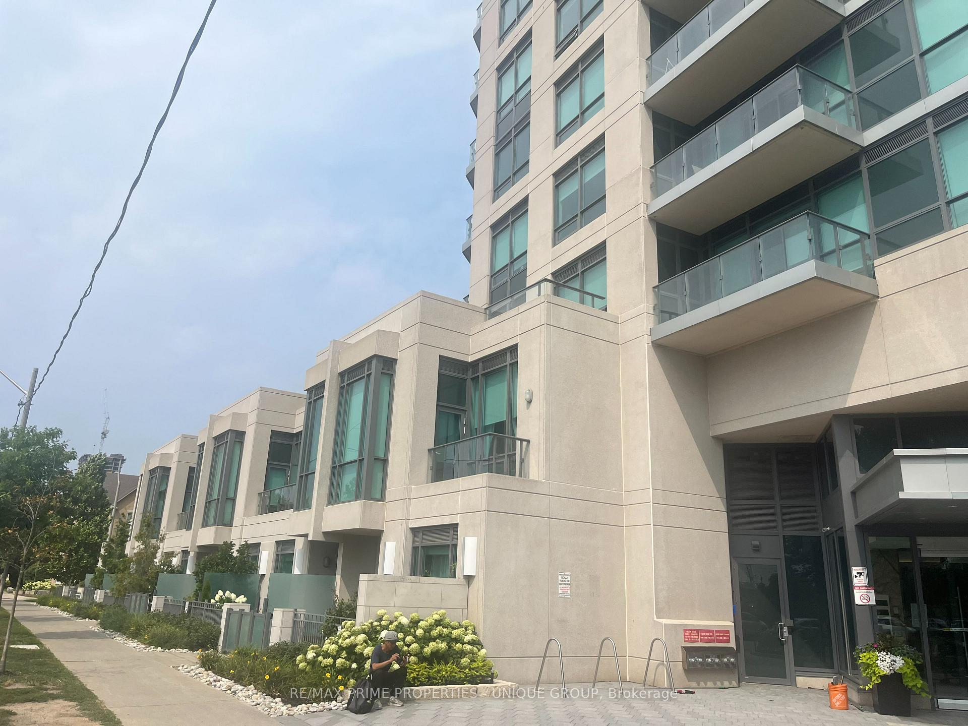 Front of Unit 1601, 160 Vanderhoof Avenue