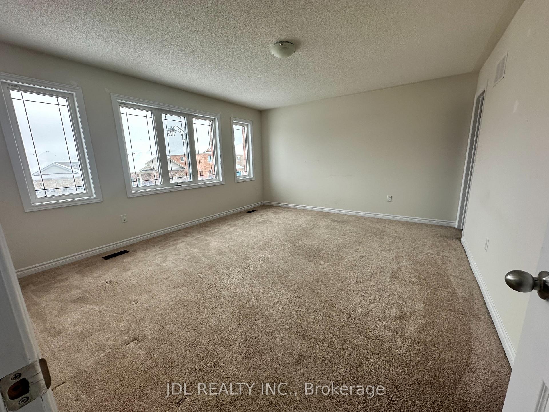 Photo 9 of 43 Pollock Avenue, Brock, Beaverton — HOMEH