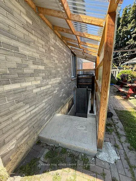 Photo 3 of Unit BASEMENT, 54 Clipstone Court, Brampton, Brampton West — HOMEH