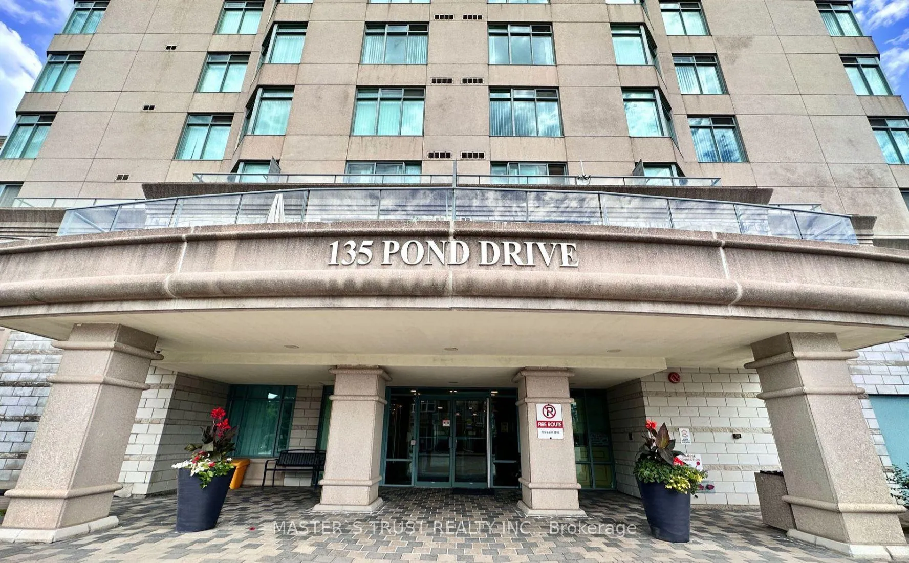 Photo 2 of Unit 1001, 135 Pond Drive, Markham, Commerce Valley — HOMEH