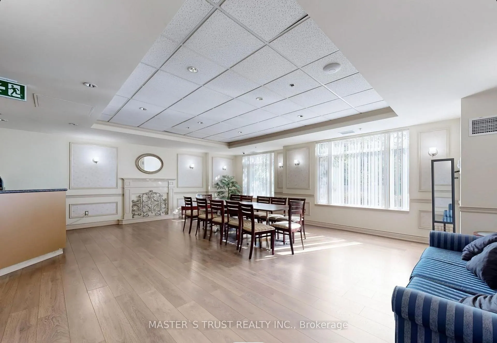 Photo 4 of Unit 1001, 135 Pond Drive, Markham, Commerce Valley — HOMEH