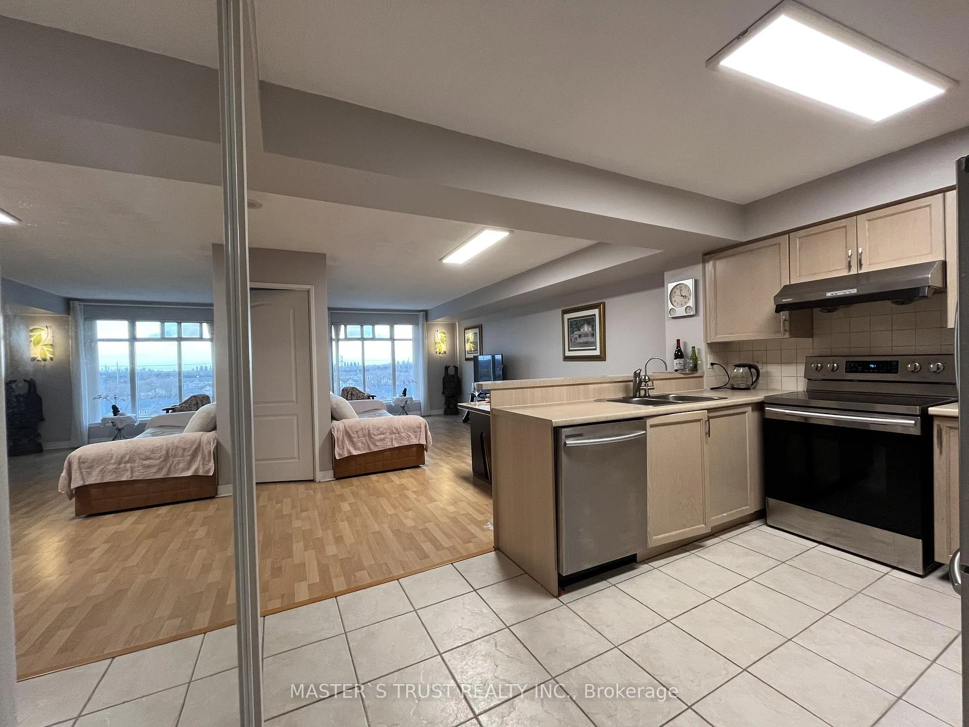 Photo 6 of Unit 1001, 135 Pond Drive, Markham, Commerce Valley — HOMEH