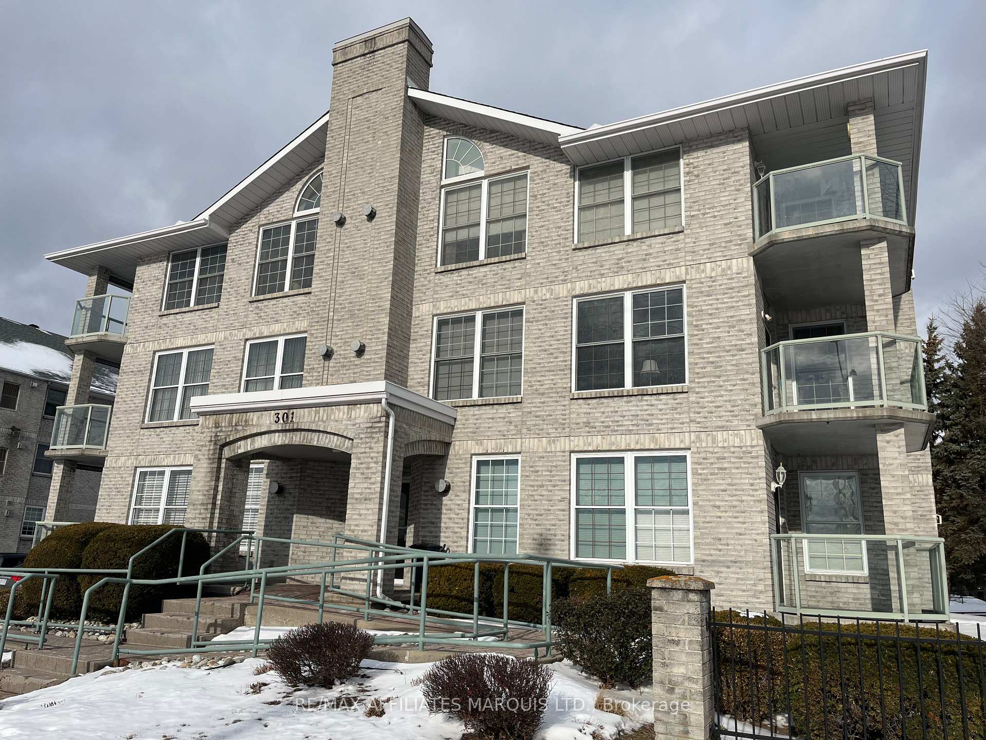 Photo 3 of Unit 302, 301 Water Street W, Cornwall — HOMEH