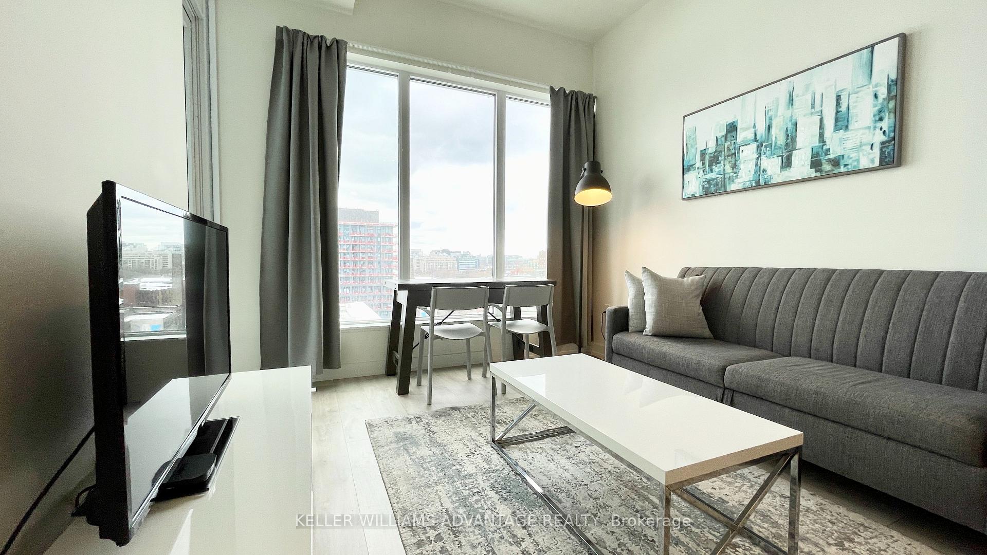 Front of Unit 813W, 27 Bathurst Street