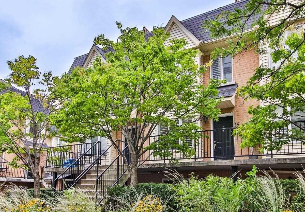 Front of Unit Th 18, 208 Niagara Street