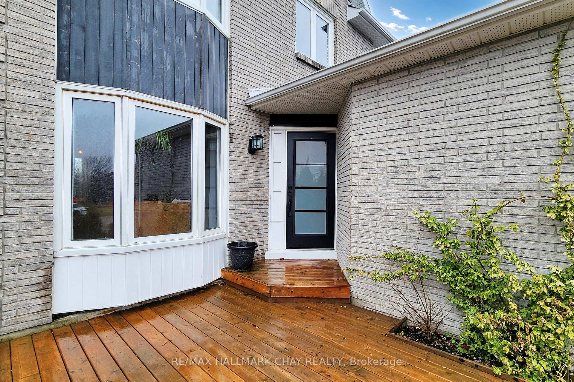 Photo 3 of 40 Shakespeare Crescent, Barrie, Letitia Heights — HOMEH