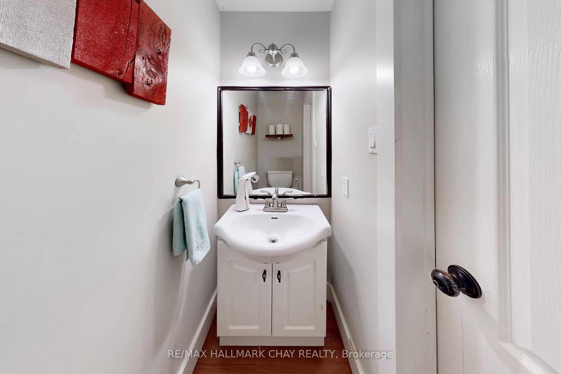 Photo 11 of 40 Shakespeare Crescent, Barrie, Letitia Heights — HOMEH