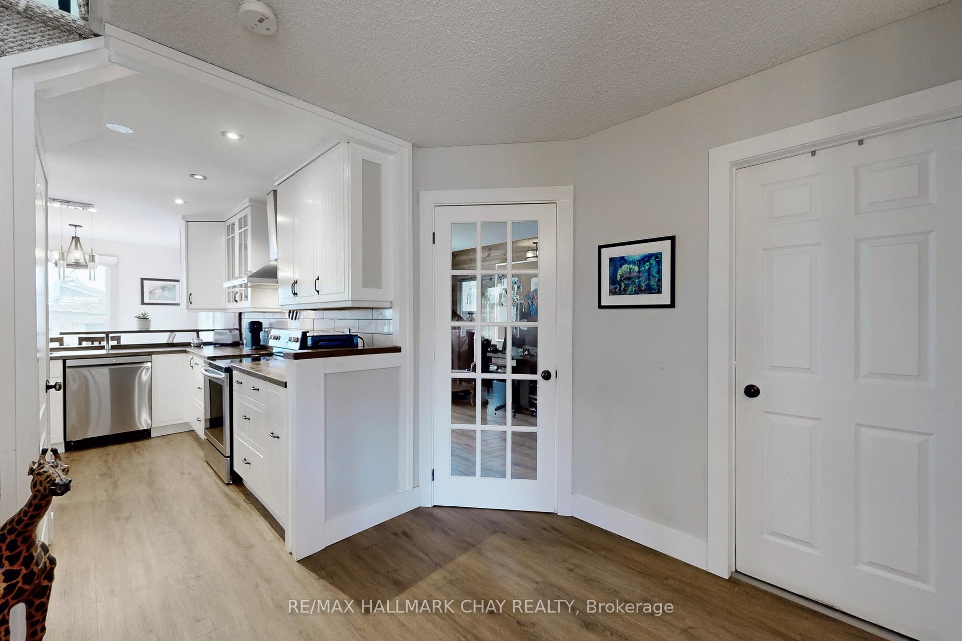 Photo 12 of 40 Shakespeare Crescent, Barrie, Letitia Heights — HOMEH
